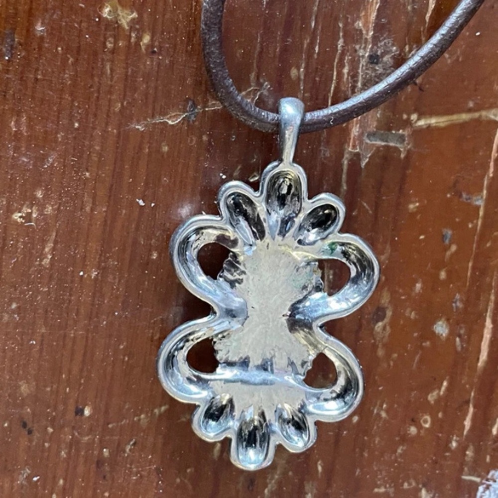 Chaps Green and Silver Necklace with Elegant Design - Picture 3 of 5